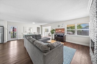 Building Photo - 1610 Glen Haven Dr