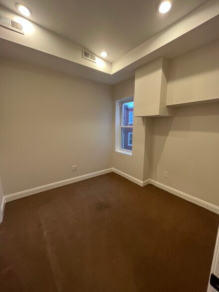 Building Photo - 925 N 15th St