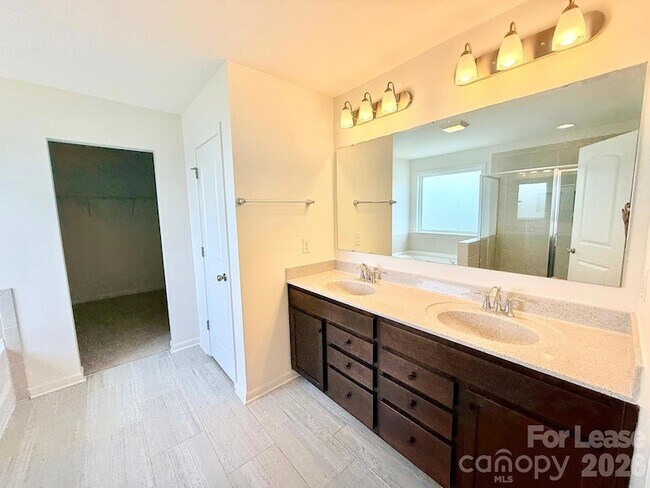 Building Photo - 4909 Grace View Dr