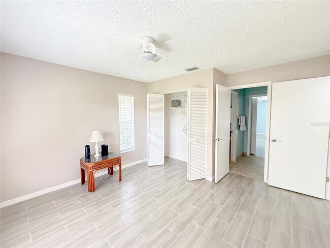 Building Photo - 5708 Garden Lakes Fern