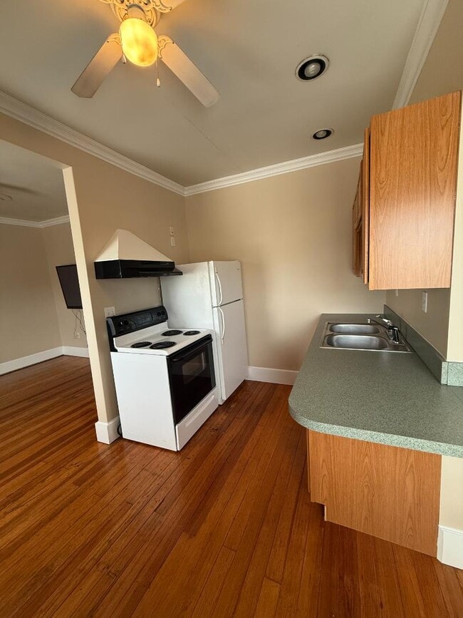 Building Photo - 341 N Lafayette St