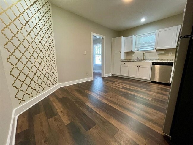 Building Photo - 3284 Stillwood Dr