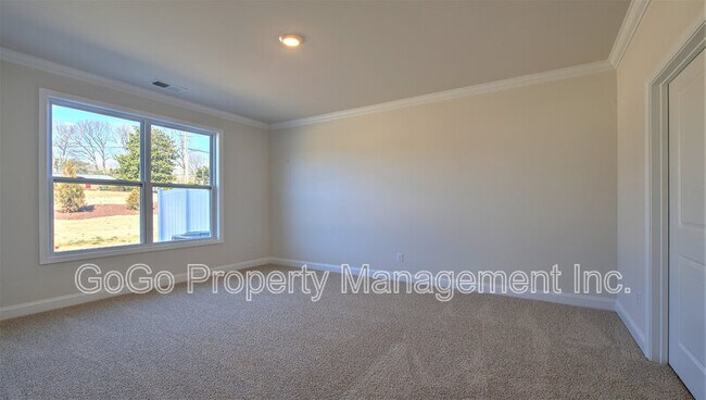 Building Photo - 208 Reynard Trl