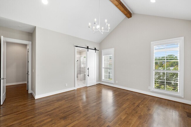 Building Photo - **Luxury 4/4 with Fenced in Yard**