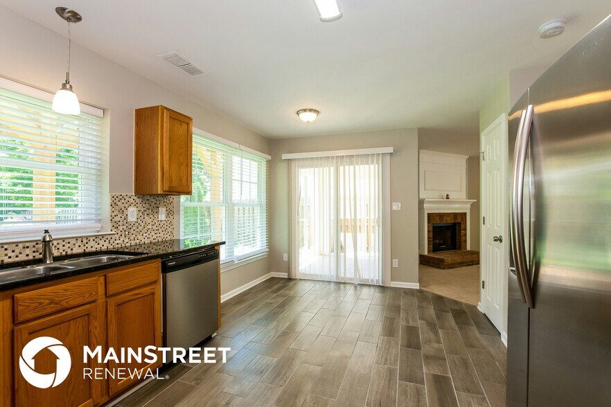 Building Photo - 8008 Leisure Ln