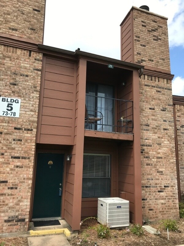 Building Photo - 904 University Oaks Blvd