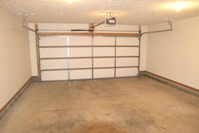 Building Photo - Pebblebrook Apartments 109