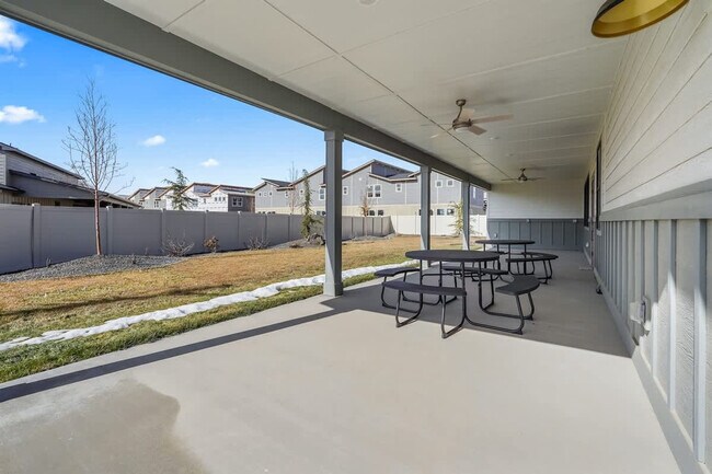 Building Photo - 303 CM Rdg Ln