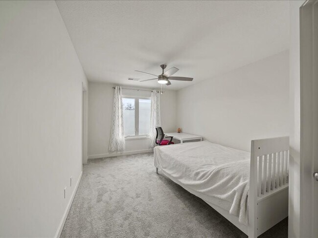 Building Photo - 18228 Earnshaw St