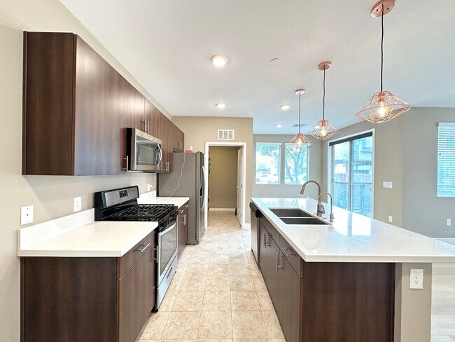 Building Photo - Charleston & 215 Aka Affinity