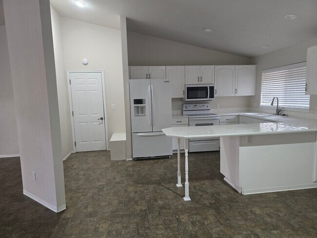 Building Photo - MM2240-1