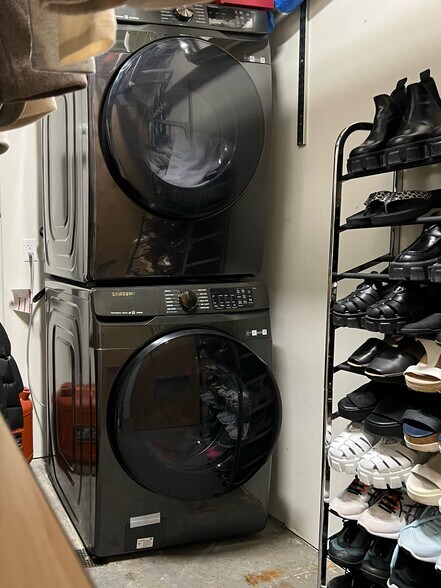 Building Photo - 221 E College St