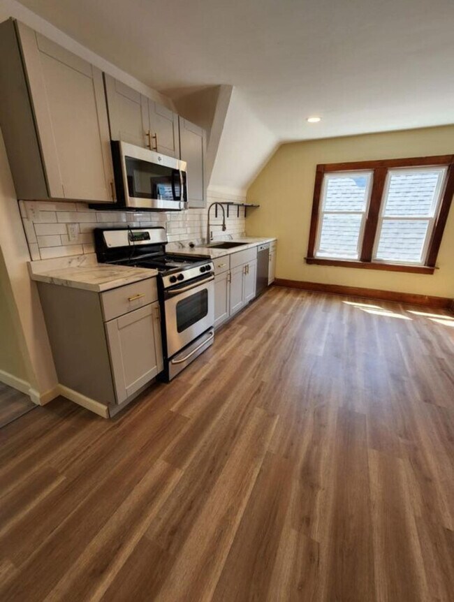 Plenty of space to add dining room table/island (old paint color, see new picture for updated paint) - 3073 N Pierce St