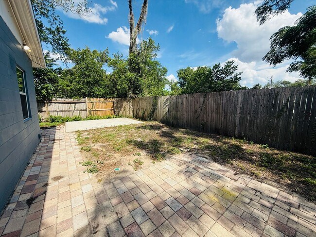 Building Photo - Come see this beautiful 4 bedroom, 2 bath home for rent near Busch Gardens!