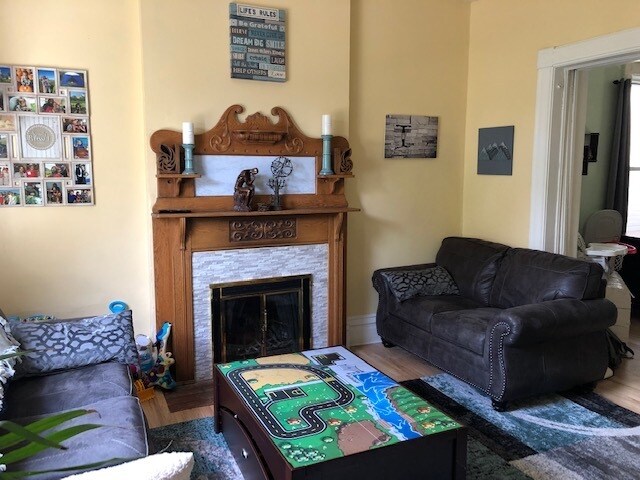 Living room - 2227 N Marion St