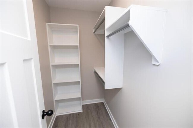 Building Photo - 5048-5050 S. Sycamore Ct.