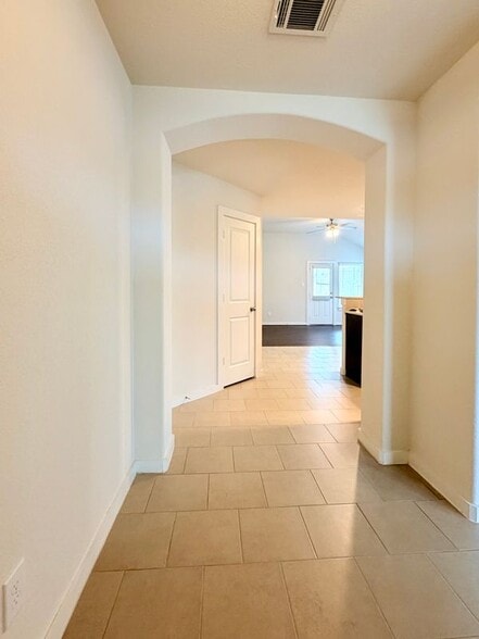 Building Photo - 6807 Bardsdale Ct