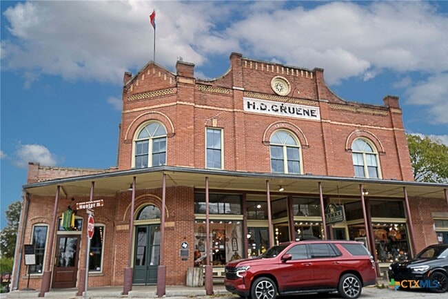 Building Photo - 1215 Clearwater Dr