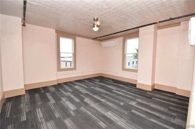 Building Photo - 152 Court St