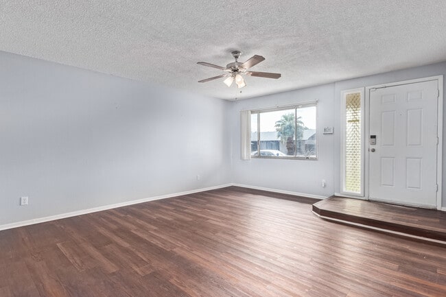 Building Photo - 4632 W Palo Verde Dr