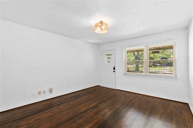 Building Photo - 1804 Mariposa Dr
