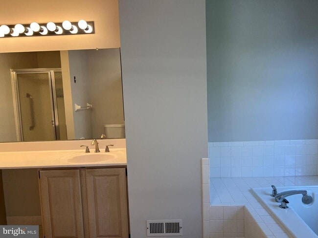 Building Photo - 53 E Shrewsbury Pl