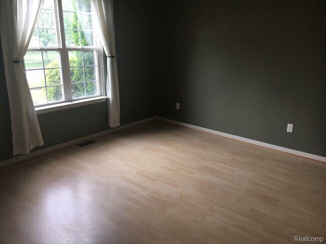 Building Photo - 879 Autumn Ridge Dr