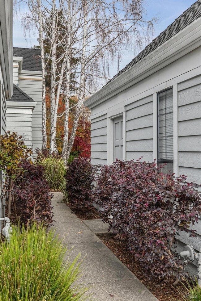 Building Photo - 93 Ashford Ave