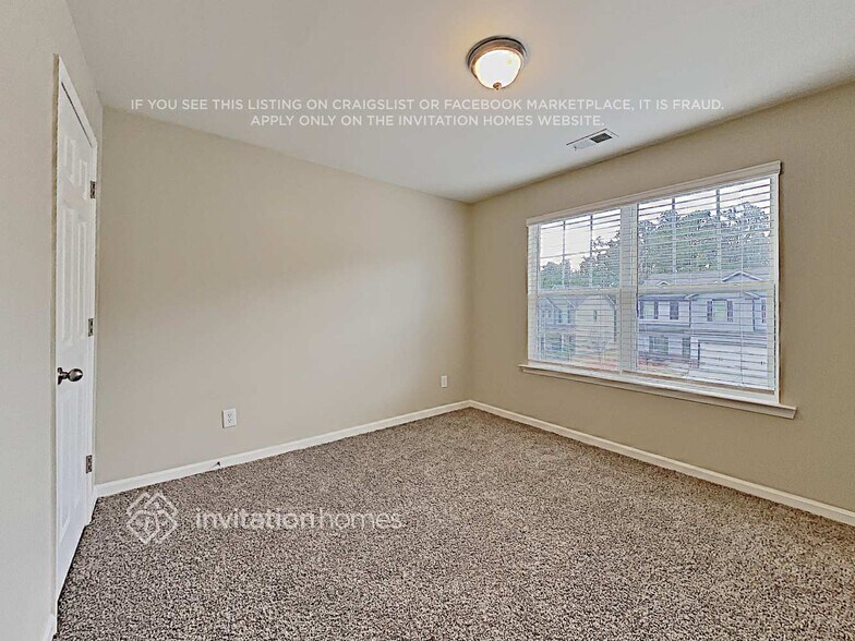 Building Photo - 925 Donington Cir SE