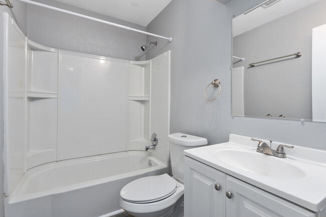 Building Photo - Newly rehabbed 3 bed 1.5 bath in Raytown