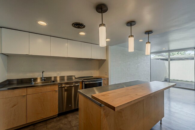 Building Photo - 4411 N 40th St