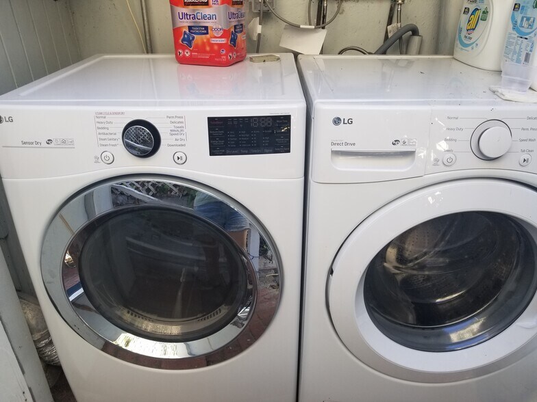 Building Photo - 31956 Sunset Ave