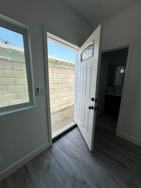 Building Photo - 1031 E Cruces St