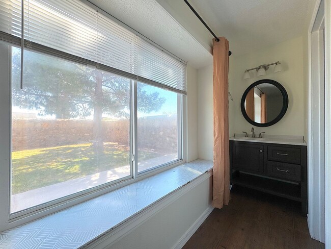 Building Photo - West El Paso 3 bed refrig A/C Home