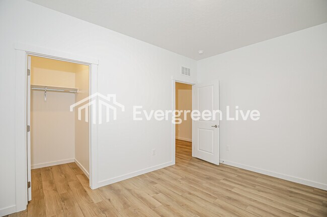 Building Photo - 301 Ravello St