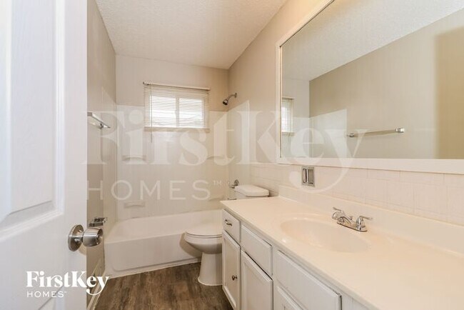 Building Photo - 6208 Silver Fox Dr