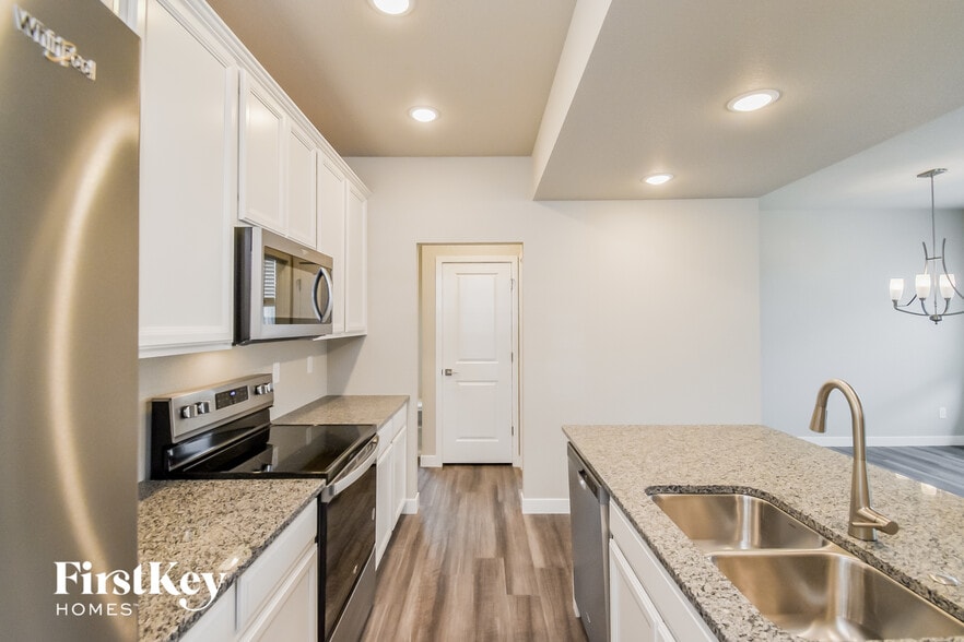 Building Photo - 11131 Murrelet Dr