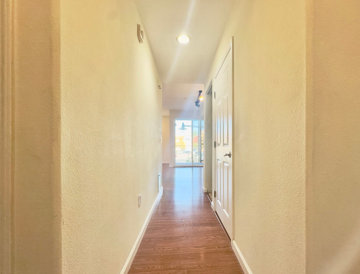 Building Photo - 1121 40th St