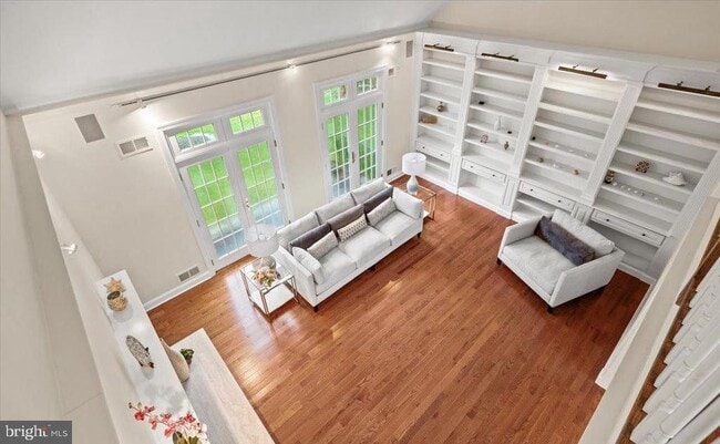 Building Photo - 12 Windermere Way