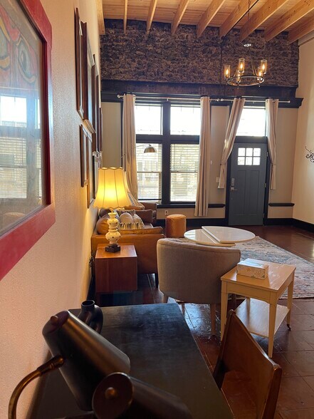 Building Photo - 719 S. Baker St.