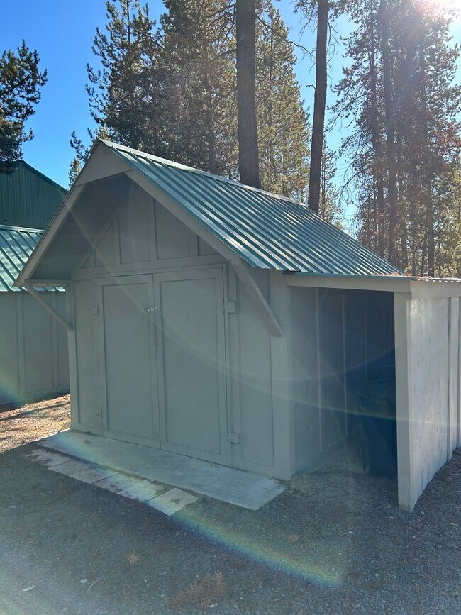 Building Photo - 52405 Antler Ln