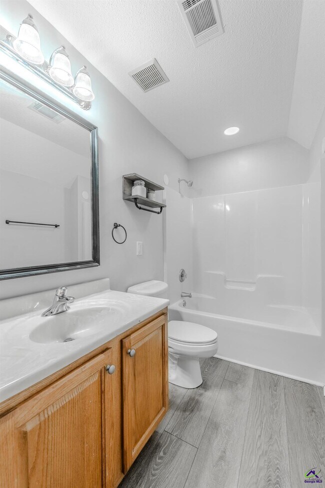 Building Photo - 611 Bay Laurel Cir