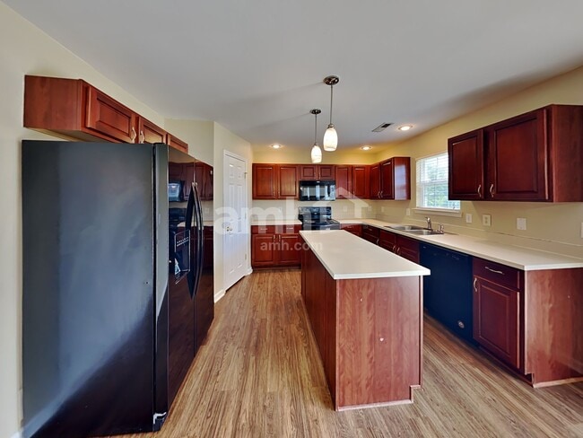Building Photo - 1007 Vanguard Dr