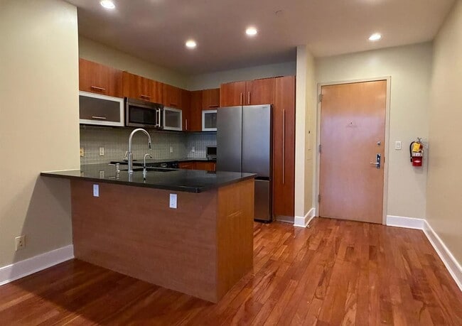 Building Photo - 8125 River Rd