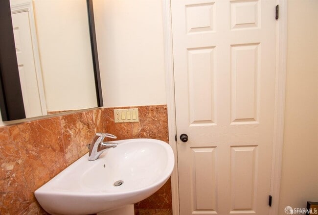 Building Photo - 1445 Lombard St