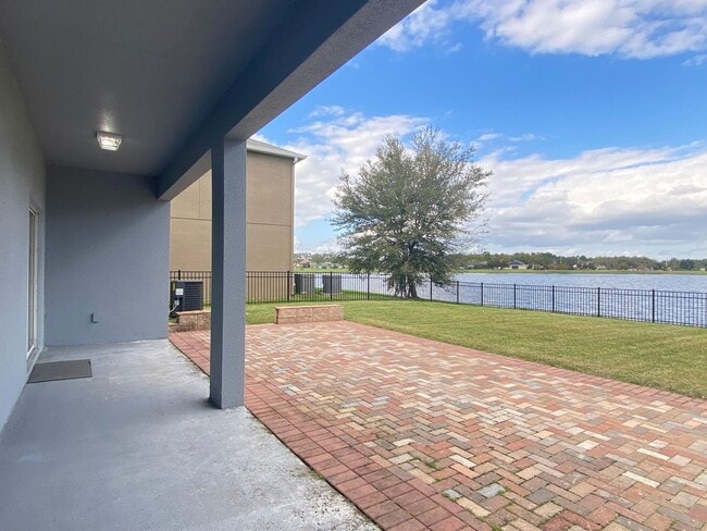 Building Photo - Spacious Waterfront 4BD/2.5BA Single Family Home in Orlando FL!