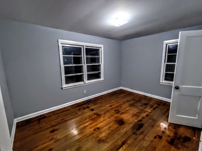 Building Photo - 100 Willow Ave