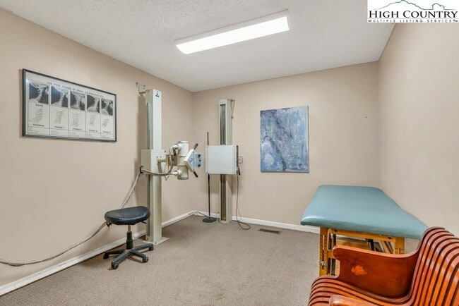 Building Photo - 483 NC-105 Extension