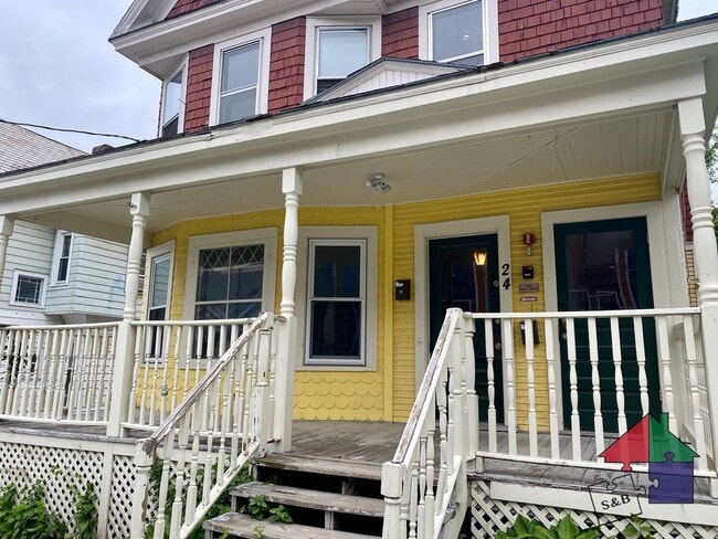 Building Photo - Spacious 8 Bedroom, 3 Bathroom Home for Re...