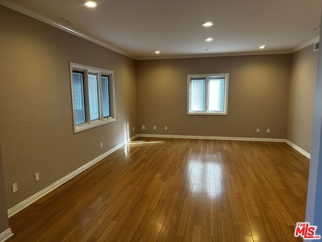 Building Photo - 5560 Buffalo Ave